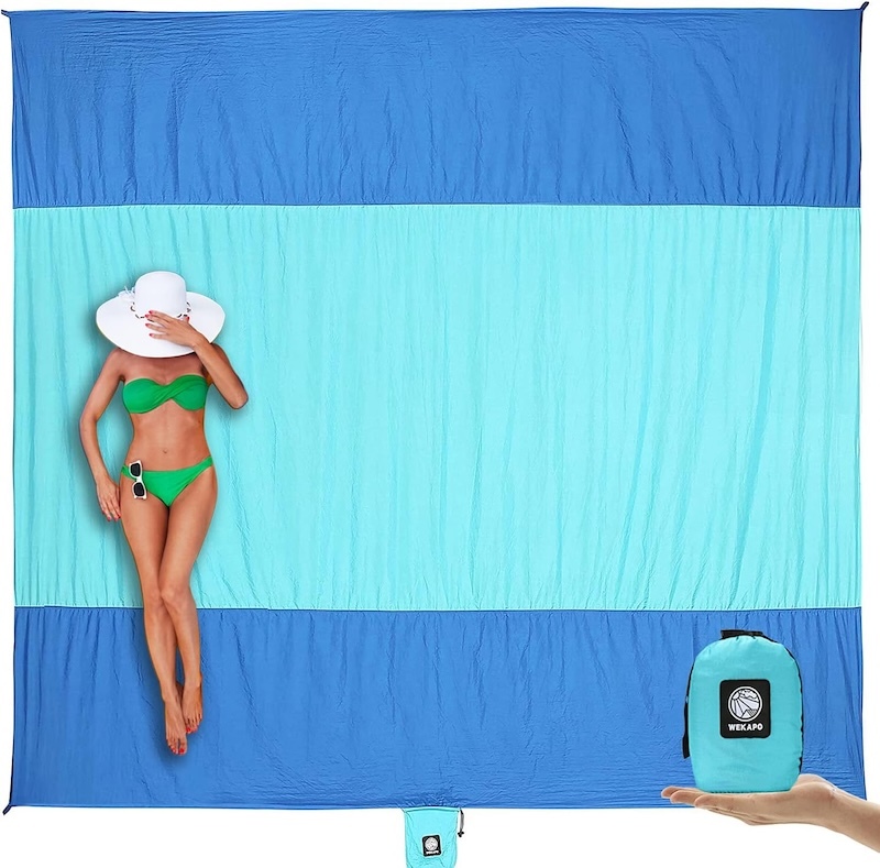 A Wekapo beach blanket in blue