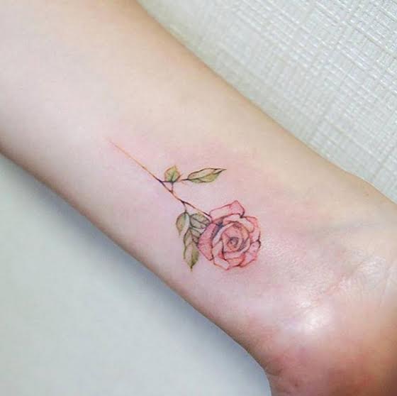 amazingly-attractive-wrist-tattoo-ideas-01