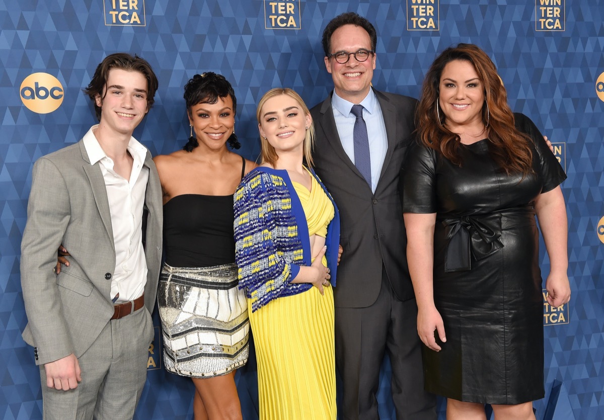 Daniel DiMaggio, Carly Hughes, Meg Donnelly, Diedrich Bader and Katy Mixon of American Housewife
