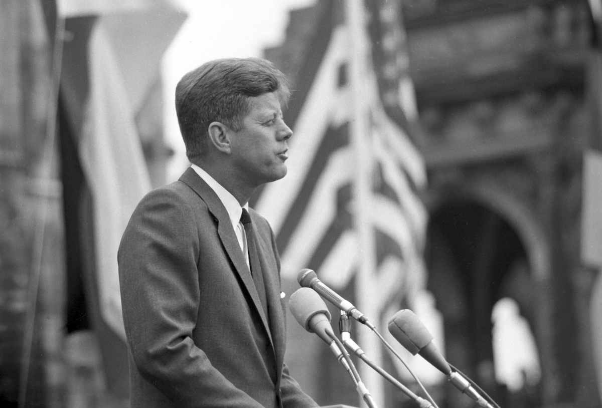 US president John F. Kennedy after his arrival on 26 June 1963 for a four days visit in Germany adressing an enthusiastic crowd in Cologne.