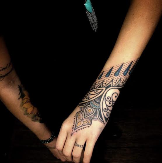 amazingly-attractive-wrist-tattoo-ideas-07