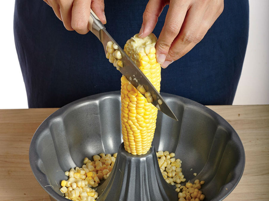 Аккуратно очистить кукурузные початки | 10 лайфхаков, которые превратят вас в гуру кулинарии | Her Beauty