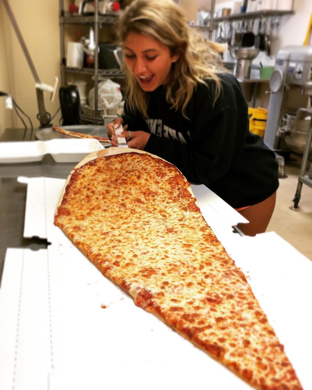 Megapizza challenge | New Foodie Trend Is A Giant Pizza Slice – The Biggest You've Seen | Her Beauty