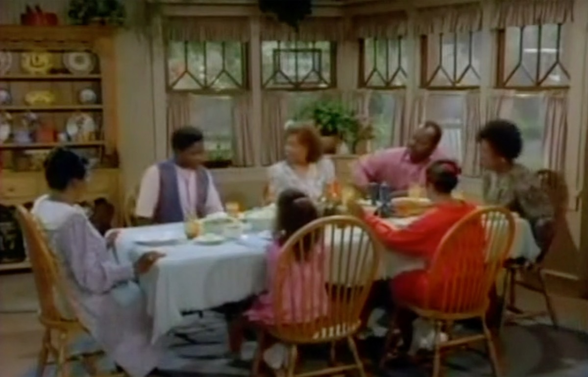 Winslow Family gathers around table in pilot episode of Family Matters, 1989
